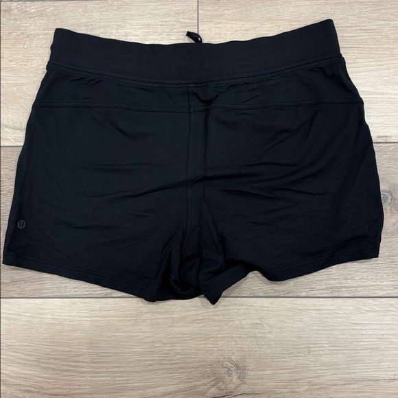 Lululemon Every Moment Short 3.5” - Picture 7 of 8
